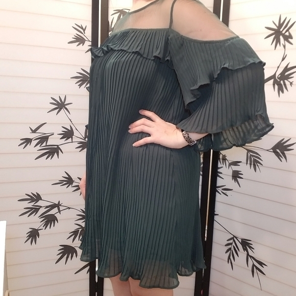 Romeo & Juliet Couture Flirty Dress - Picture 6 of 10